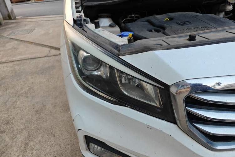 Used CHANGAN Lingxuan 2017 1.6L Manual Happiness Edition Right Front Headlight