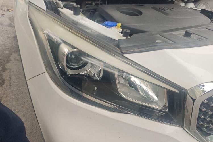 Used CHANGAN Lingxuan 2017 1.5T Manual Joyful & Happy Model Right Front Headlight