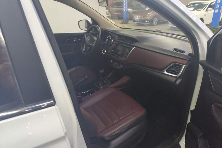 Used CHANGAN Lingxuan 2017 1.6L Manual Happiness Edition Right Front Seat