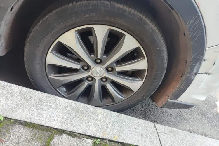 Used CHANGAN Lingxuan 2017 1.6L Manual Happiness Edition Right Front Wheel Hub
