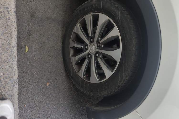 Used CHANGAN Lingxuan 2017 1.6L Manual Happiness Edition Right Front Wheel Hub