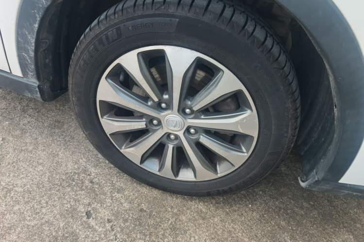 Used CHANGAN Lingxuan 2017 1.6L Manual Elite Model Right Front Wheel Hub