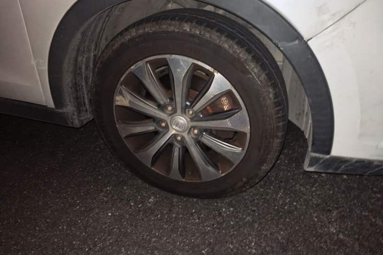Used CHANGAN Lingxuan 2017 1.6L Manual Elite Model Right Front Wheel Hub