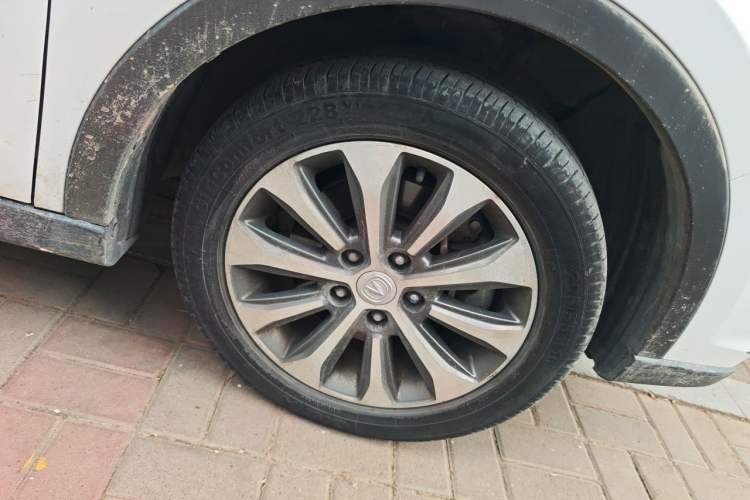 Used CHANGAN Lingxuan 2017 1.6L Manual Happiness Edition Right Front Wheel Hub