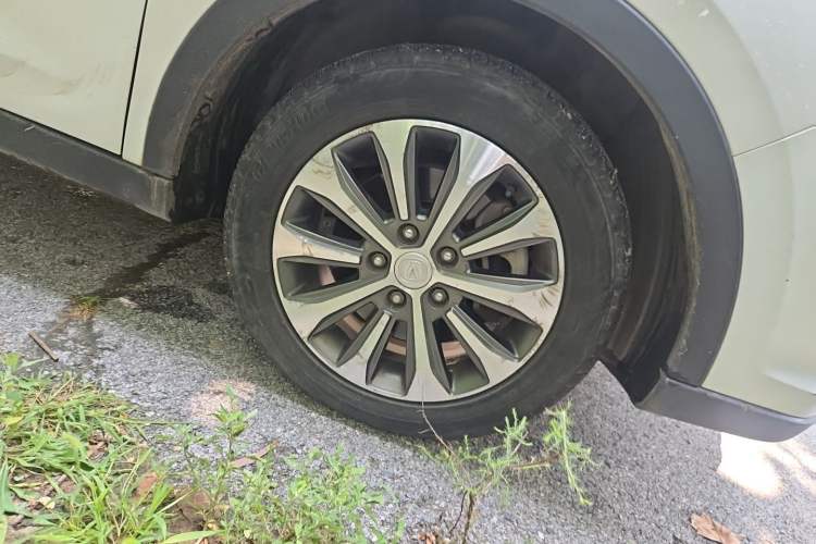Used CHANGAN Lingxuan 2017 1.6L Manual Happiness Edition Right Front Wheel Hub