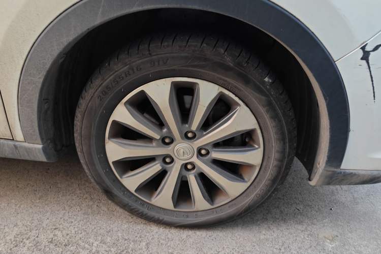 Used CHANGAN Lingxuan 2017 1.6L Manual Happiness Edition Right Front Wheel Hub
