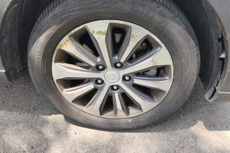 Used CHANGAN Lingxuan 2017 1.6L Manual Happiness Edition Right Front Wheel Hub