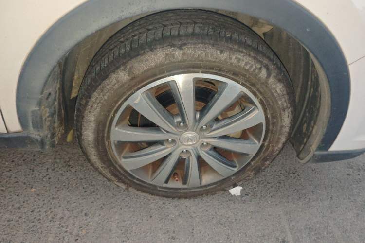 Used CHANGAN Lingxuan 2017 1.5T Manual Joyful & Happy Model Right Front Wheel Hub