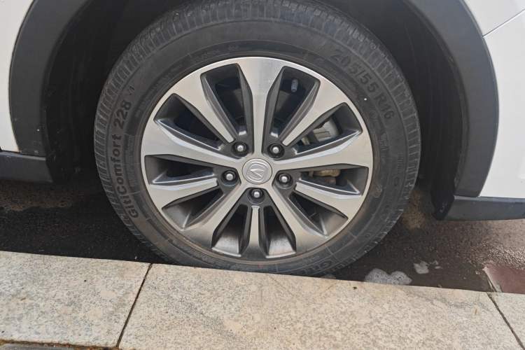 Used CHANGAN Lingxuan 2017 1.6L Manual Elite Model Right Front Wheel Hub