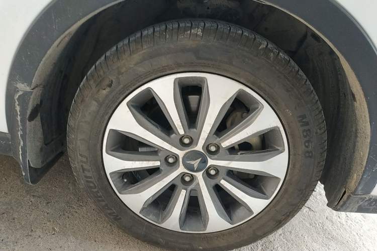 Used CHANGAN Lingxuan 2017 1.6L Manual Happiness Edition Right Front Wheel Hub