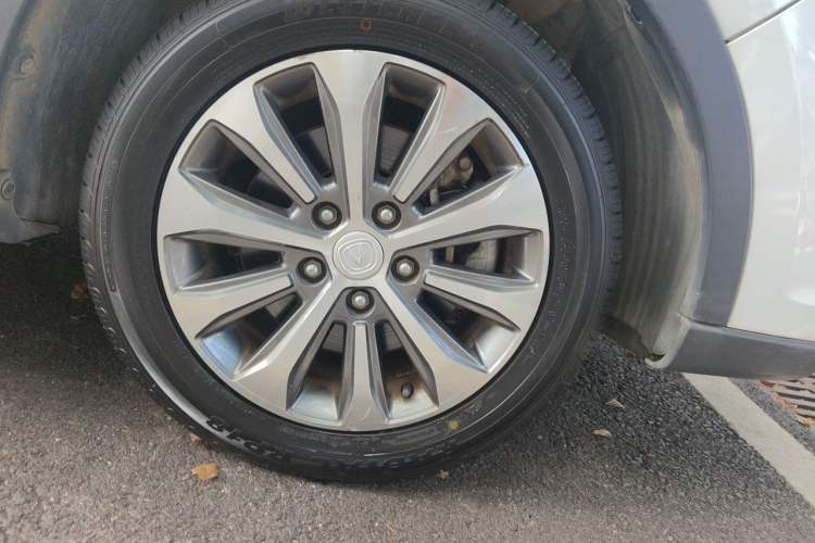 Used CHANGAN Lingxuan 2017 1.6L Manual Happiness Edition Right Front Wheel Hub