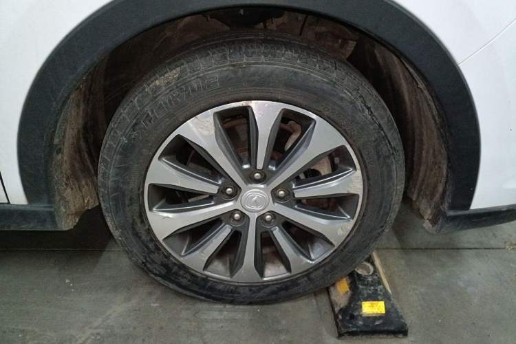 Used CHANGAN Lingxuan 2017 1.6L Manual Happiness Edition Right Front Wheel Hub