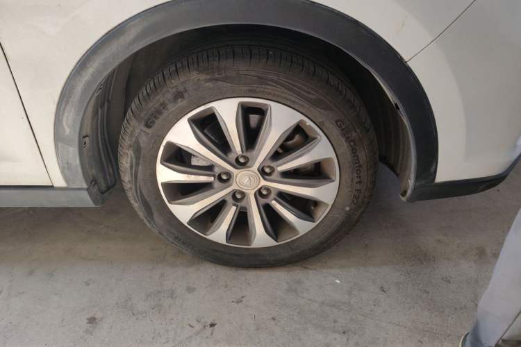 Used CHANGAN Lingxuan 2017 1.6L Manual Happiness Edition Right Front Wheel Hub