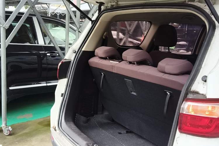 Used CHANGAN Lingxuan 2017 1.5T Automatic Lehuo Progressive Model Trunk