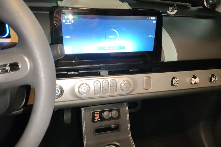 Used CHANGAN Lumin 2022 301km Honey-Sweet Version Audio And AC Panel