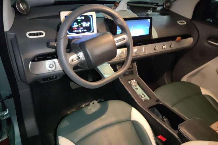Used CHANGAN Lumin 2022 301km Honey-Sweet Version Center Console