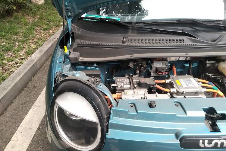 Used CHANGAN Lumin 2022 301km Honey-Sweet Version Engine Bay Right
