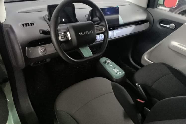 Used CHANGAN Lumin 2022 210km Sweet Edition Center Console