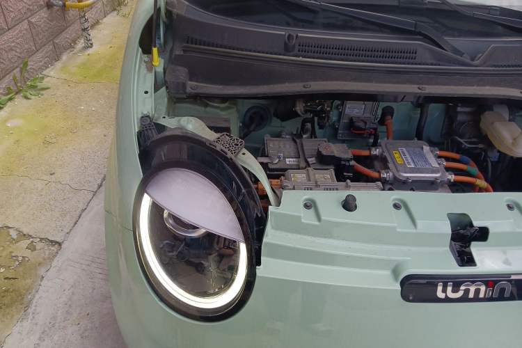 Used CHANGAN Lumin 2022 155 km – Refreshingly Sweet Edition Engine Bay Right
