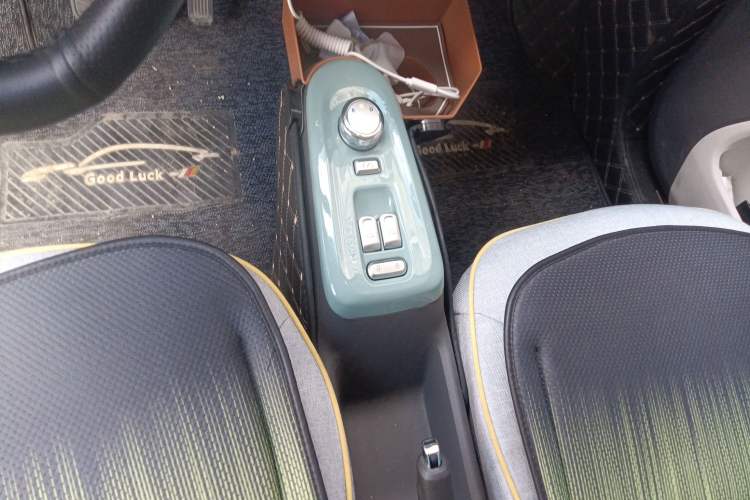 Used CHANGAN Lumin 2022 155 km – Refreshingly Sweet Edition Gear Lever