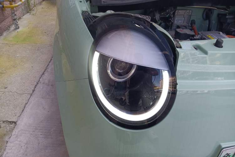 Used CHANGAN Lumin 2022 155 km – Refreshingly Sweet Edition Right Front Headlight