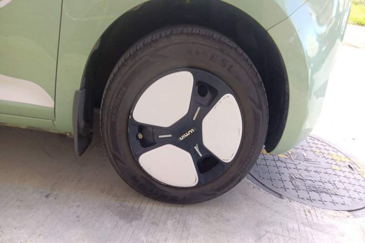 Used CHANGAN Lumin 2022 155 km – Refreshingly Sweet Edition Right Front Wheel Hub