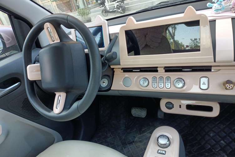 Used CHANGAN Lumin 2022 210km Sweet Edition Center Console