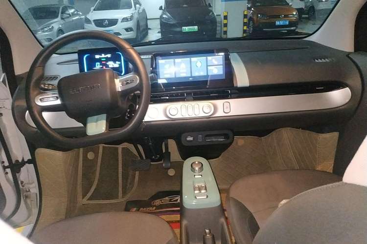 Used CHANGAN Lumin 2022 210km Sweet Edition Center Console