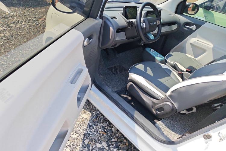 Used CHANGAN Lumin 2022 155 km – Refreshingly Sweet Edition Driver Seat