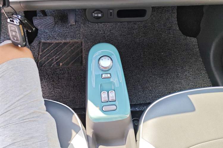 Used CHANGAN Lumin 2022 155 km – Refreshingly Sweet Edition Gear Lever