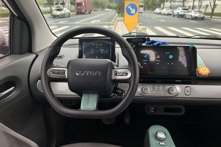 Used CHANGAN Lumin 2022 301km Honey-Sweet Version Interior 3