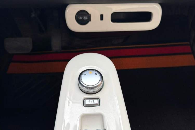 Used CHANGAN Lumin 2022 155 km – Refreshingly Sweet Edition Interior 3