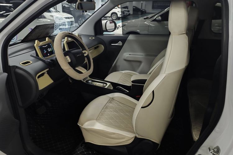 Used CHANGAN Lumin 2022 155 km – Refreshingly Sweet Edition Interior 4