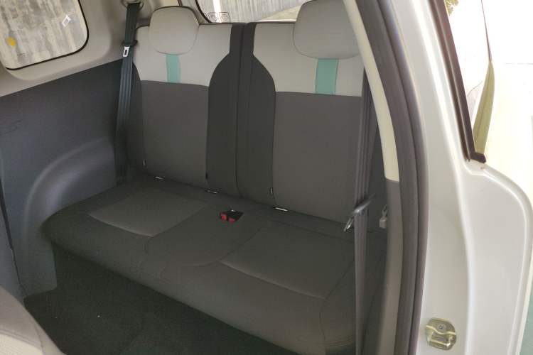 Used CHANGAN Lumin 2022 301km Honey-Sweet Version Interior 4
