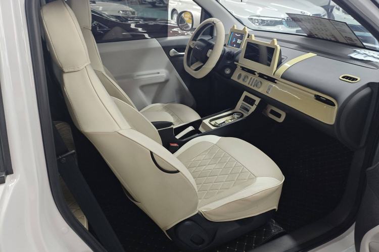 Used CHANGAN Lumin 2022 155 km – Refreshingly Sweet Edition Interior 5