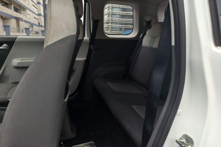 Used CHANGAN Lumin 2022 301km Honey-Sweet Version Interior 6