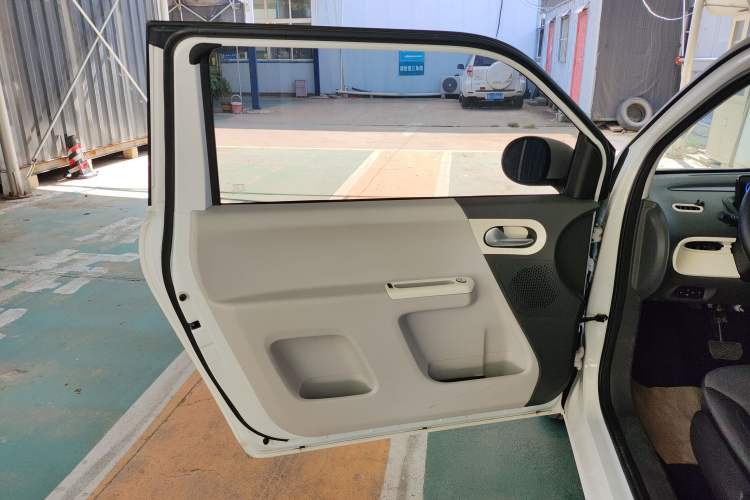 Used CHANGAN Lumin 2022 301km Honey-Sweet Version Interior 8