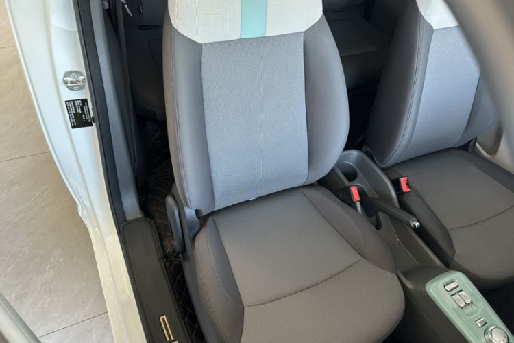 Used CHANGAN Lumin 2022 155 km – Refreshingly Sweet Edition Interior 9