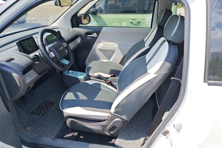 Used CHANGAN Lumin 2022 155 km – Refreshingly Sweet Edition Left Front Seat