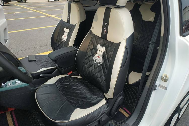 Used CHANGAN Lumin 2022 155 km – Refreshingly Sweet Edition Left Front Seat