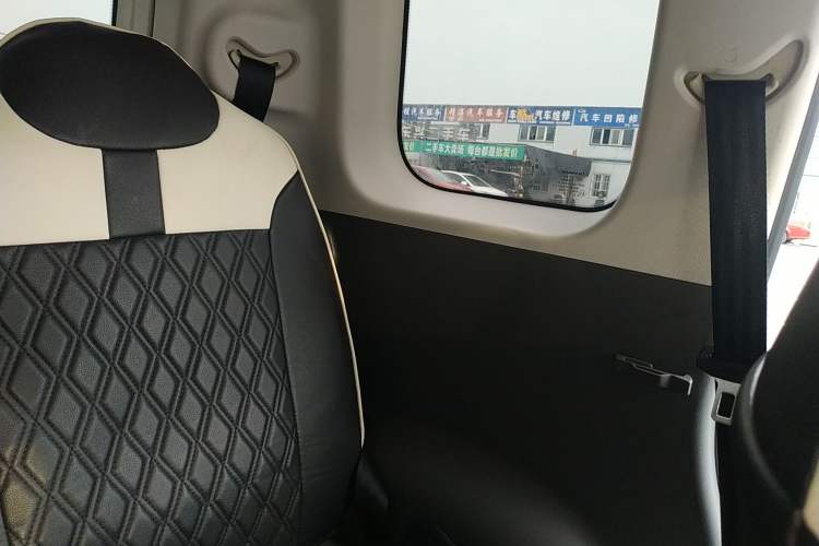 Used CHANGAN Lumin 2022 155 km – Refreshingly Sweet Edition Left Rear Door Interior
