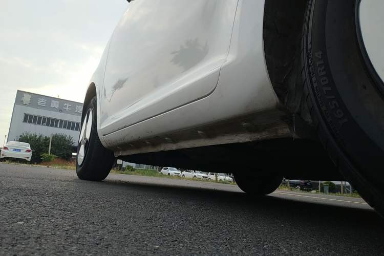 Used CHANGAN Lumin 2022 155 km – Refreshingly Sweet Edition Left Side Sill