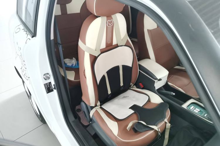 Used CHANGAN Lumin 2022 155 km – Refreshingly Sweet Edition Right Front Seat