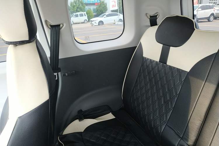 Used CHANGAN Lumin 2022 155 km – Refreshingly Sweet Edition Right Rear Door Interior