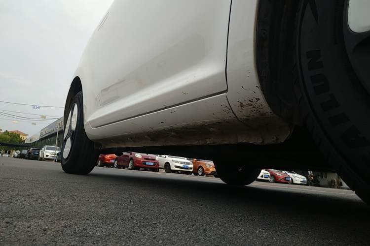 Used CHANGAN Lumin 2022 155 km – Refreshingly Sweet Edition Right Side Sill