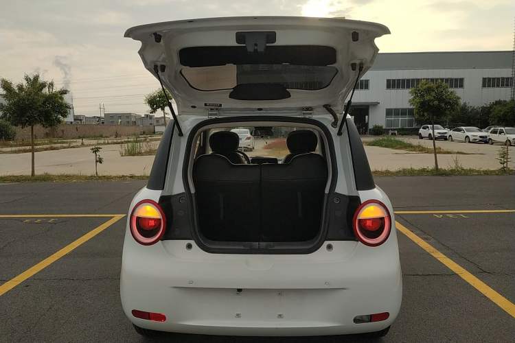 Used CHANGAN Lumin 2022 155 km – Refreshingly Sweet Edition Trunk