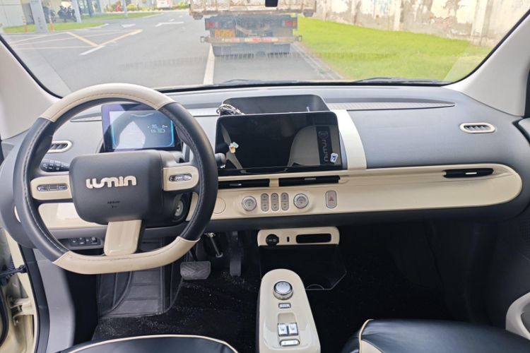Used CHANGAN Lumin 2022 155 km – Refreshingly Sweet Edition Interior 1