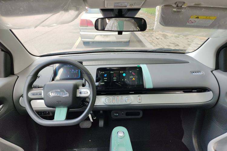 Used CHANGAN Lumin 2023 301km Honey Dew Edition Center Console