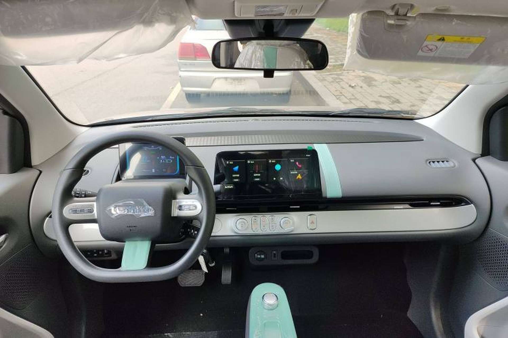 Used CHANGAN Lumin 2023 301km Honey Dew Edition Center Console