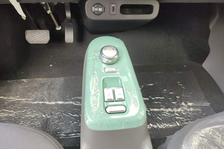 Used CHANGAN Lumin 2023 301km Honey Dew Edition Gear Lever